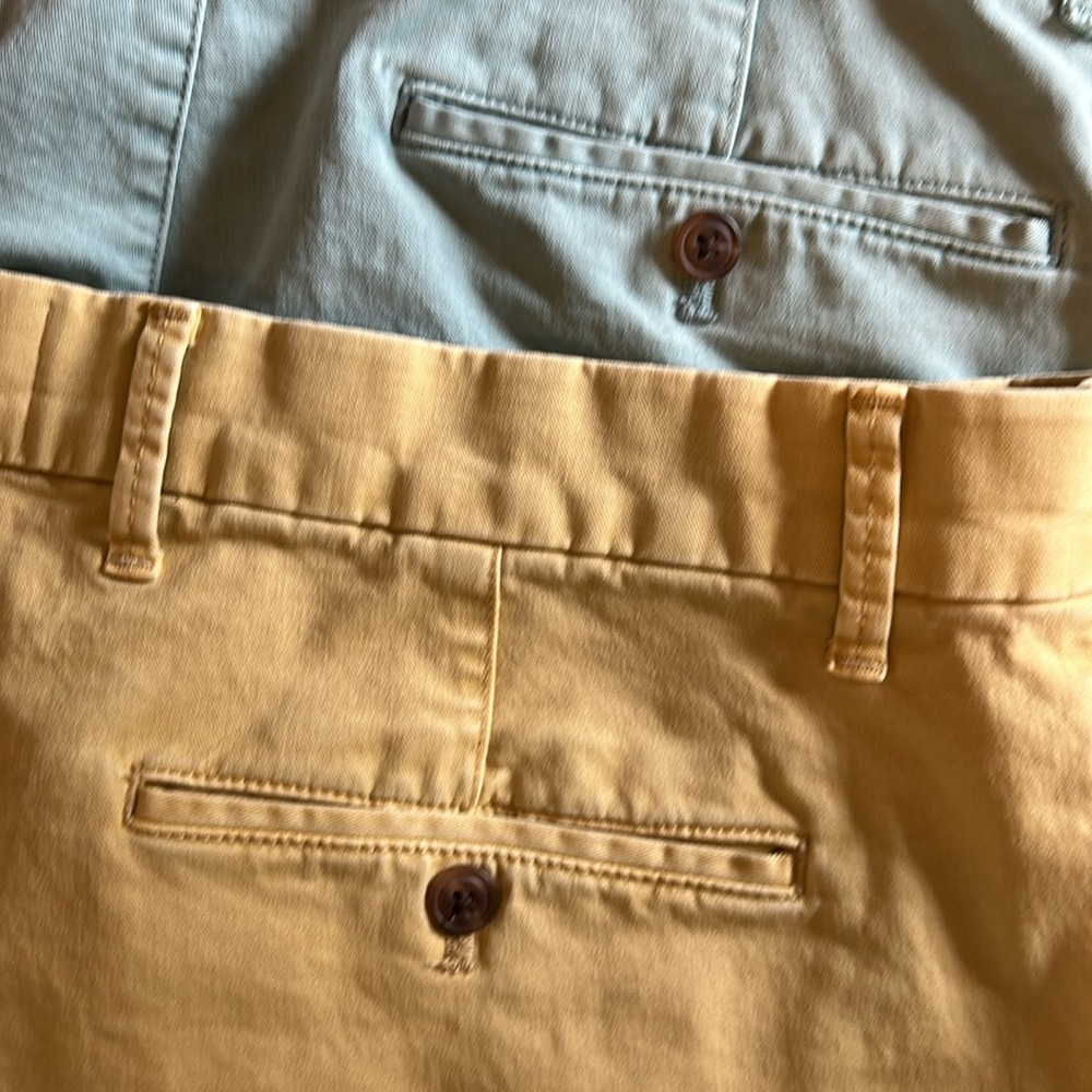 Bundle of 2 GAP 10" Casual Men’s Shorts Sz 31 in Yellow & Island Blue (Green)